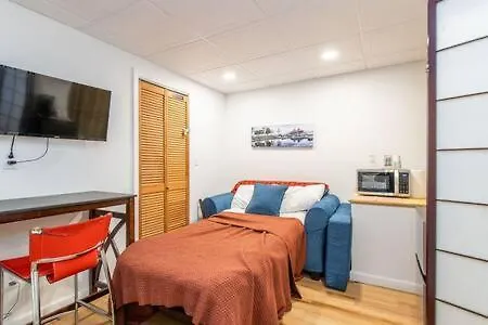 Cozy Private Apt Near Downtown
